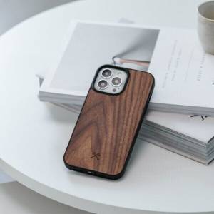 Woodcessories iPhone Hülle mit Magnet kompatibel mit MagSafe, magnetische Ladefunktion Holz IPHONE 15 PRO MAX Handy-Case