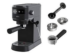  AEG EC6-1-6BST Espresso Siebträgermaschine / schmales Design / Thermoblock Technologie / 15 bar / 3 Einsätze für 1-2 Tassen & ESE Pads / Touch Bedienfeld / Milchschaumdüse / 1 l Wassertank / schwarz 